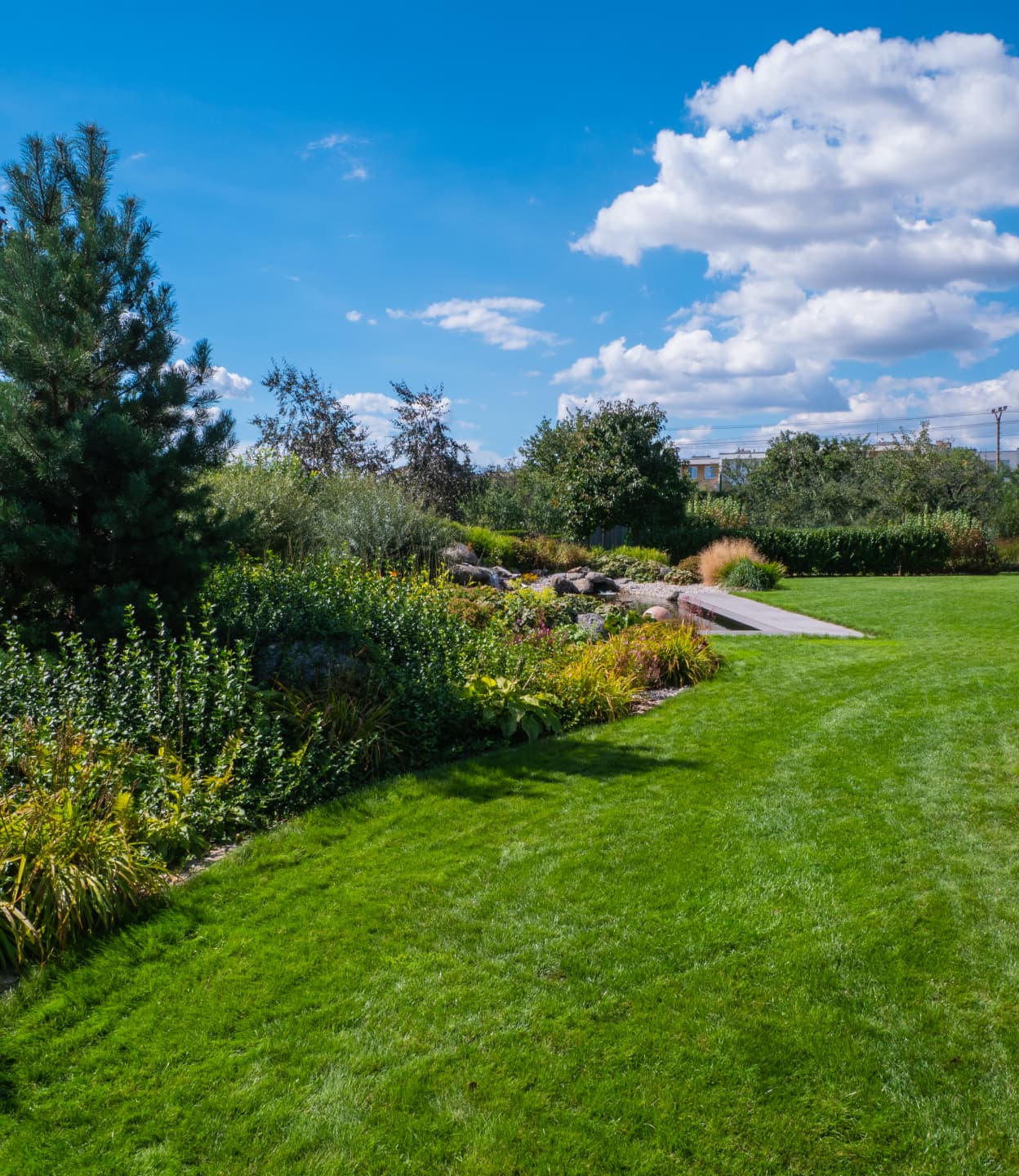 Zahrada s koupacím jezírkem